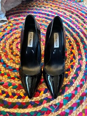 Steve Madden Women's Black Patent Pointed-Toe Pumps